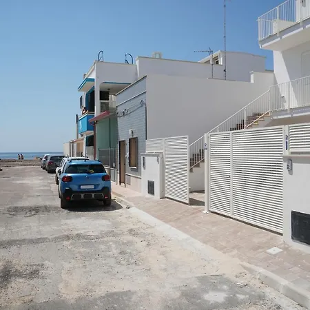 Casa Vacanza Pirandello Torre Lapillo Exterior photo